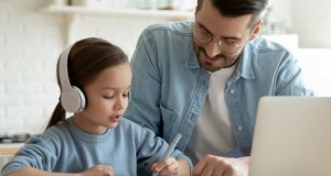 Comment trop de temps passé devant un écran peut provoquer la myopie chez les enfants